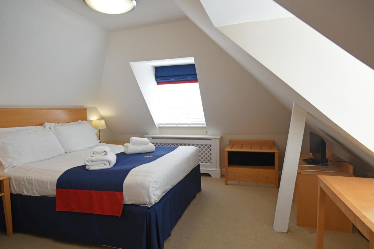 Royal Southern Yacht Club Hotel 3*